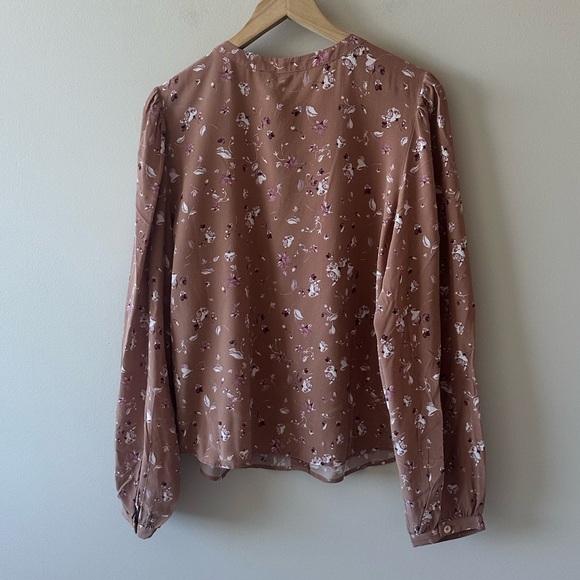 NWT Aritzia Patterned Naomi Blouse - Picture 4 of 5